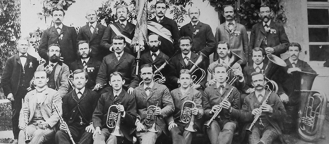 Die Geschichte der Trachtenkapelle Buch